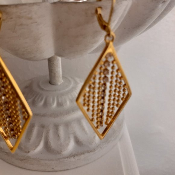 JOAN RIVERS DIAMOND SHAPED FRINGE CRYSTALS EARRING - Picture 4 of 4